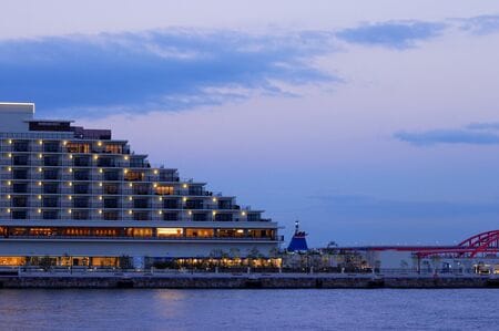 （神戸みなと温泉　蓮（兵庫県）／PIXTA）