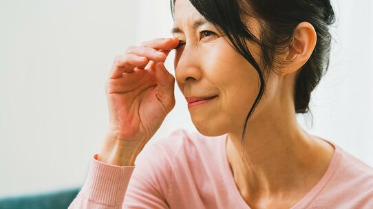 【緑内障】「視野が欠ける」ってどんな感じ?簡単セルフチェックも紹介(眼科専門医が解説)