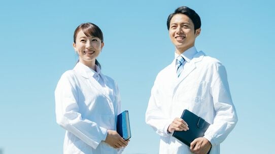 「こんなはずじゃなかった…」若手医師の4割が直面する〈過酷な現実〉。専門医への道か、家庭との両立か…30代で迫られる〈究極の選択〉