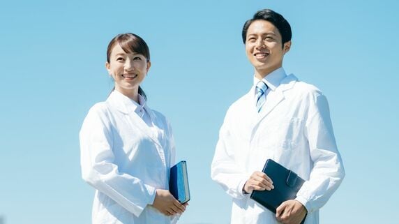 「こんなはずじゃなかった…」若手医師の4割が直面する〈過酷な現実〉。専門医への道か、家庭との両立か…30代で迫られる〈究極の選択〉