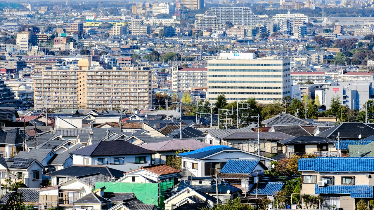 室外機はみ出てる 隣人のいちゃもんに耐えかねた男性は 富裕層向け資産防衛メディア 幻冬舎ゴールドオンライン