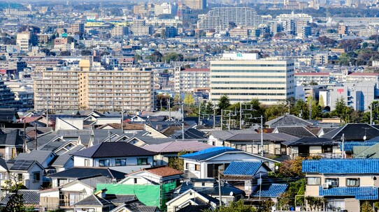 「室外機はみ出てる!」隣人のいちゃもんに耐えかねた男性は…
