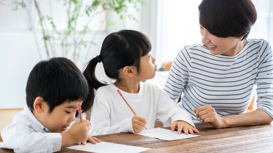褒める子育ては危険ってホント?「褒めずに勇気づける」方法