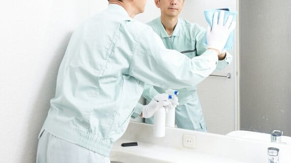 「いつも同じ服」の50代清掃員、実は“年収3,000万円”の投資家だった…都内マンション管理人室の裏側