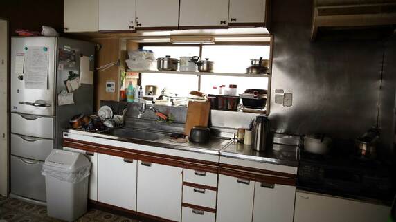 「今月はもう送らなくていい」72歳父から最期のLINE。“仕送り4万円”を続けた47歳息子が冷蔵庫の裏で見つけた〈予想外の現金〉