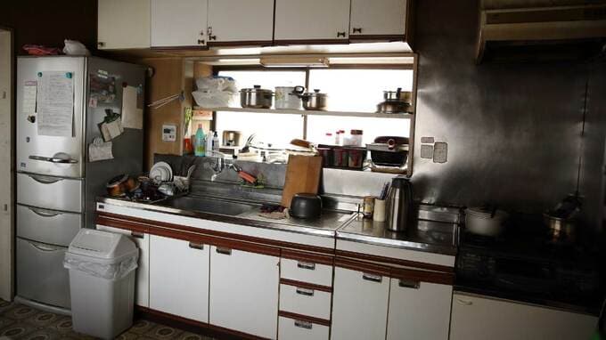 「今月はもう送らなくていい」72歳父から最期のLINE。“仕送り4万円”を続けた47歳息子が冷蔵庫の裏で見つけた〈予想外の現金〉