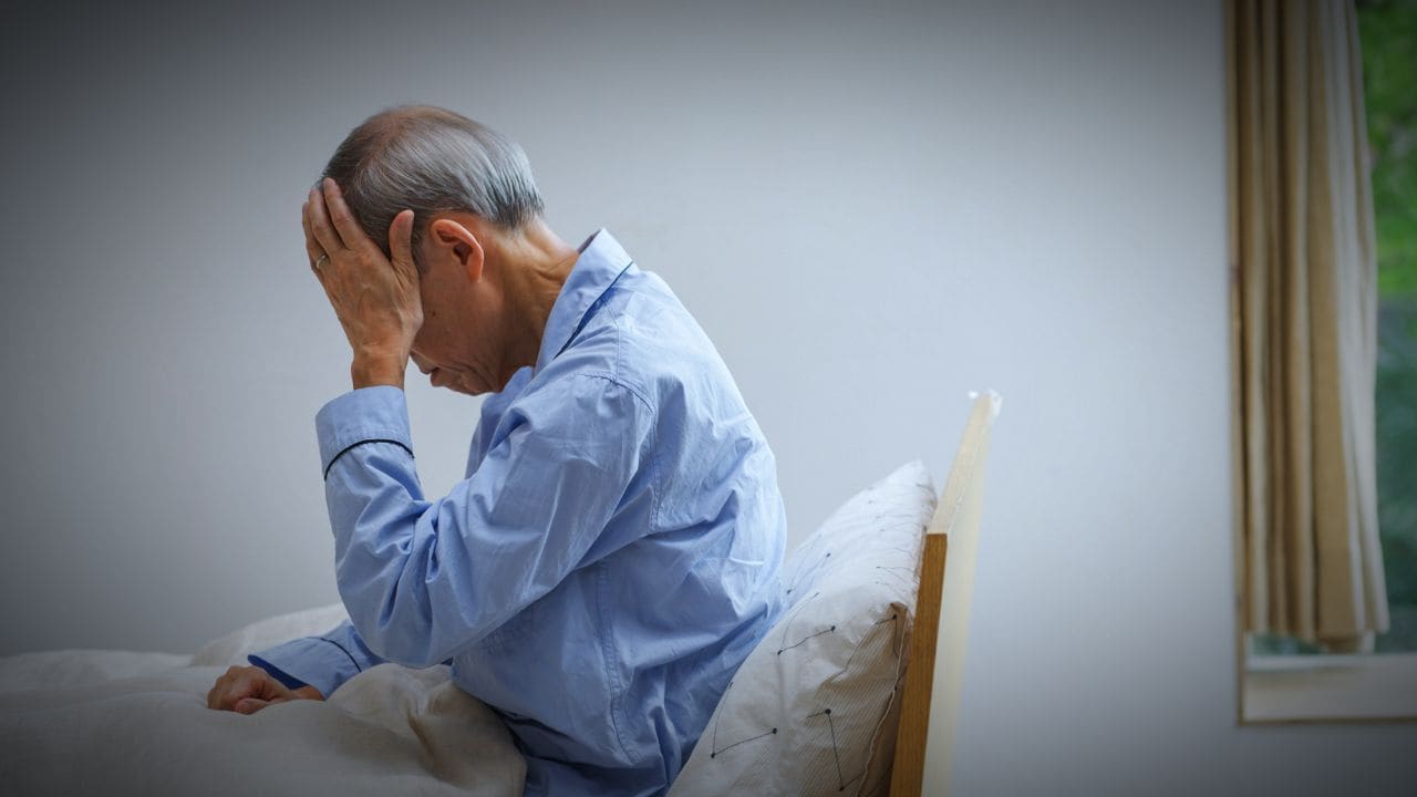 「誰にも迷惑をかけたくない…」都内・築45年の家で力尽きた70代父。冷蔵庫に貼られた「1枚のメモ」、娘が目にした「絶望の正体」