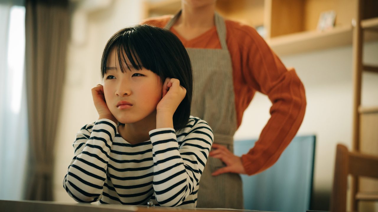 「勉強しなさい！」→「ママのせいでやる気なくした」はお決まりの流れ…子どもが〈自分から勉強するようになる〉魔法のひと言【臨床心理士が解説】