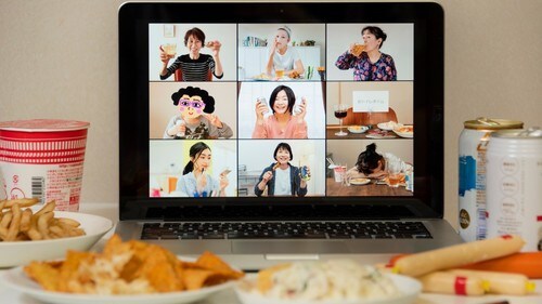 デートも仕事も飲み会も…ネットで完結できる？（※写真はイメージです／PIXTA）