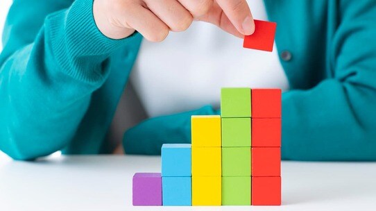 50代、老後のインフレ危機に備えるのに「投資」は必須…失敗を避けるため守るべき黄金ルールとは【CFPが解説】