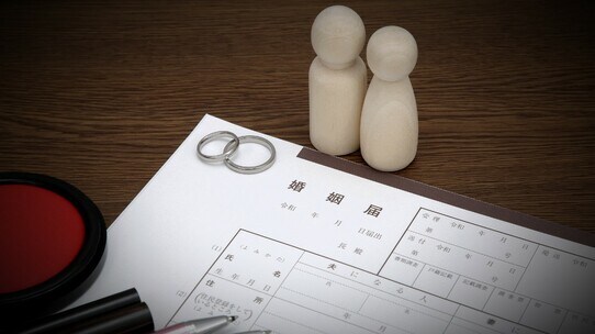 資産家の母、死の前日に〈30代の男と入籍〉…怒髪天の長女「まるで後夫業!」遺産は取り戻せるのか【専門家が解説】