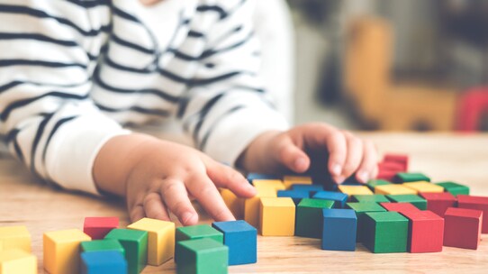 子どもに「おもちゃの遊び方」を教えるべきでない理由とは?