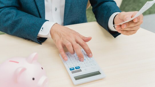 課税事業者になるべき?インボイス導入に備えて「免税事業者」がすべき対応は【税理士が解説】
