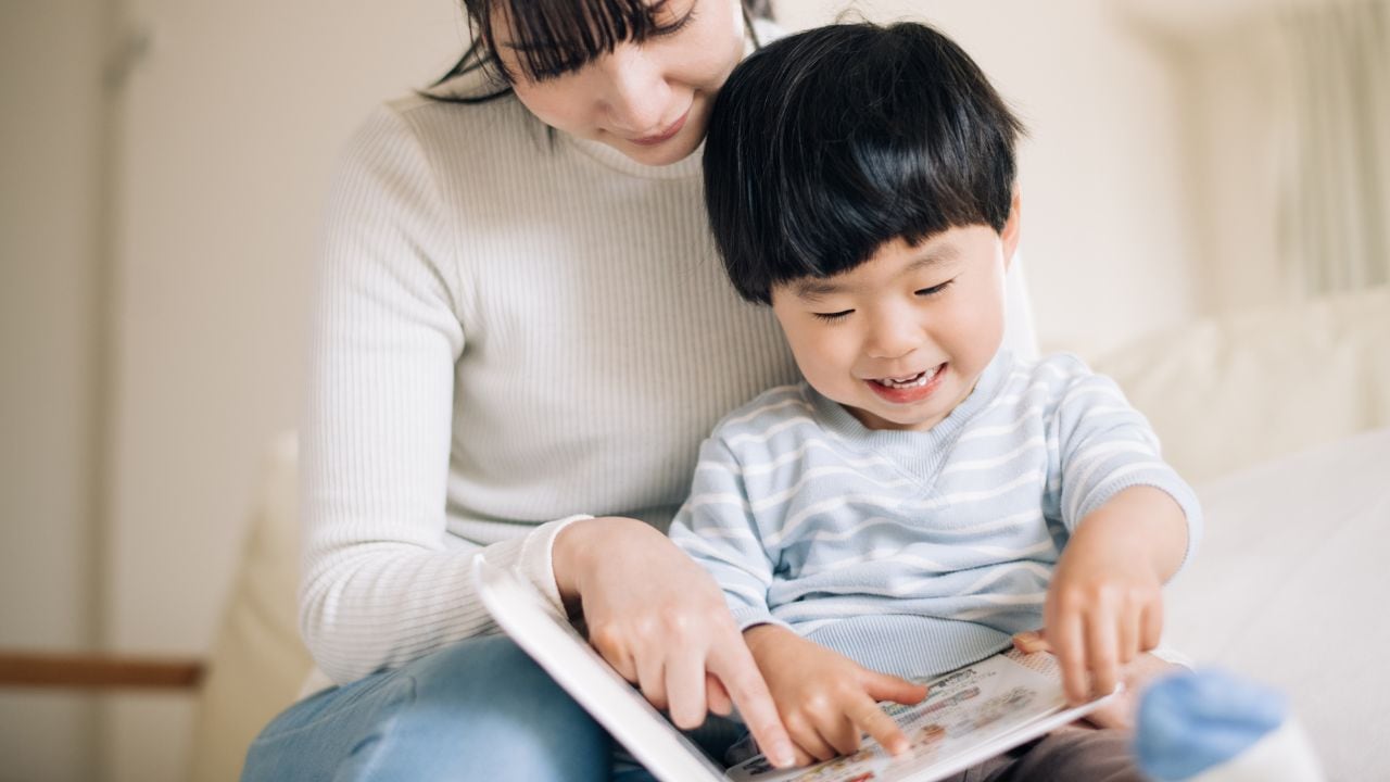 絵本を熱心に読み聞かせしていても…子どもの“理解する力”を奪う「親のNG行動」3つ