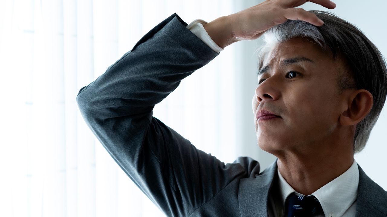 バカでした…60歳定年で手にした〈退職金2,500万円〉が半年で〈350万円〉に激減。「元・銀行員のプライド」が砕け散る