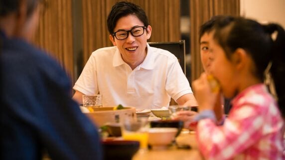 月1時間しか仕事をしないが…「年収7000万円」の理由。普段は妻とゆっくりランチ、子どもと遊んで暮らす37歳「中年おじさんの正体」