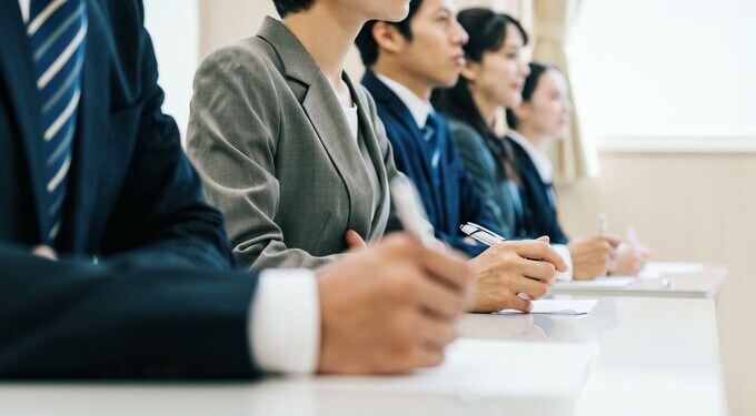 「OJT」で指導員に放置される新人続出…中小企業が「人材育成」で失敗する根本原因【経営コンサルが解説】