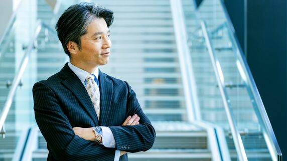 人は見かけが9割？ カリスマ性は諸刃の剣？──昇進を左右する「リーダーに不可欠な立ち振る舞い」とは【エグゼクティブ転職のプロが解説】