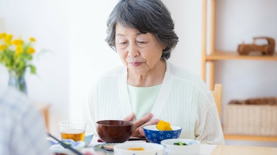 「これは俺が買った扇風機だ」「調味料代をグラムで請求」…度が過ぎる70歳ケチ夫。〈年金月12万円・パート収入月6万円・自己名義の貯金800万円〉の67歳妻が40年間離婚を我慢してきた理由【FPの助言】