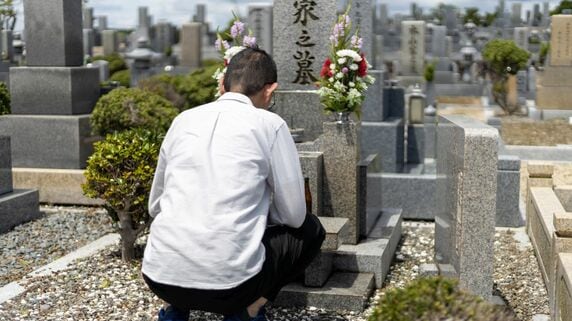 「墓じまいして良かった。だけど…」63歳長男、費用70万円で両親も眠るお墓とお別れ。「肩の荷が下りた」はずが、心を覆う一抹の後悔【CFPの助言】 