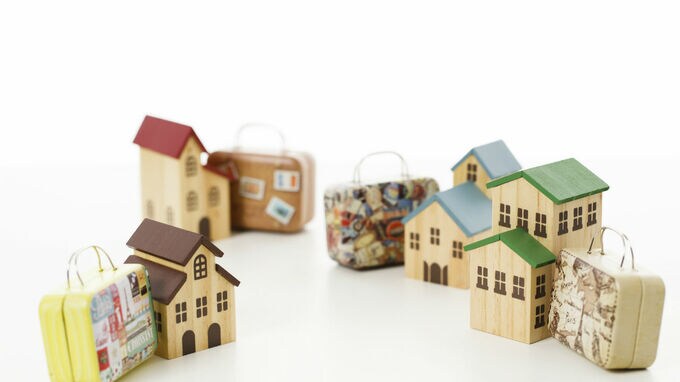 民泊、価格競争促す　ホテル宿泊料、昨年度9％低下 宿泊料が節約出来れば、お土産物を・・・