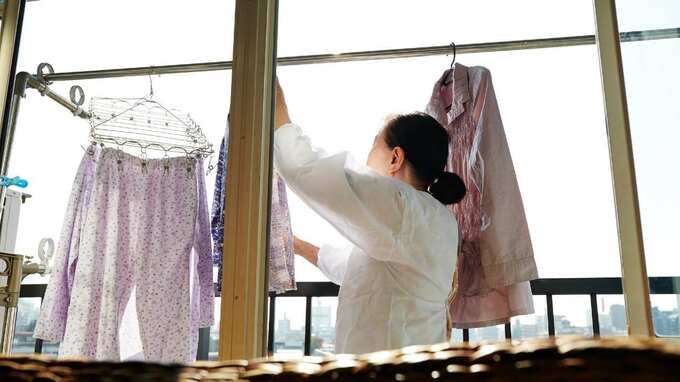 妙だな…1年ぶりに帰省した息子。〈年金月14万円・82歳母〉独居生活は順調のはずが、玄関を開けた瞬間に襲った「違和感の正体」