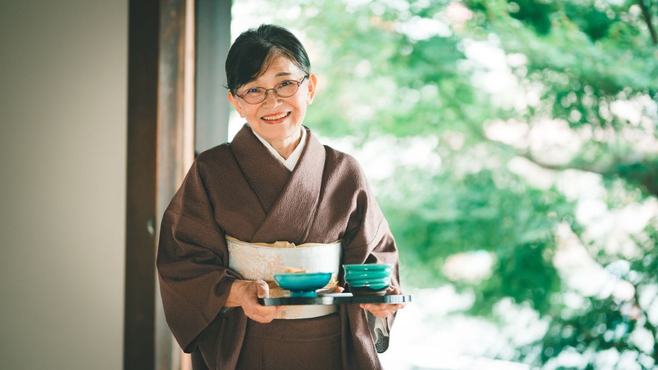 「体バキバキで初日から後悔。でも…」〈貯金2,200万円・年金月13.8万円〉67歳女性、3週間のリゾートバイトで口にした「まさかの感想」