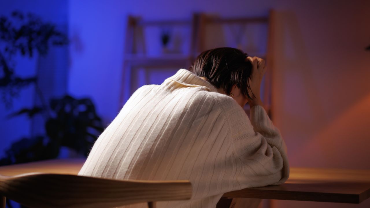 裏切られた…東京の私大進学で仕送り〈月15万円〉。世帯年収〈600万円〉身を削って支えた52歳母が絶望した、20歳長男の「あまりに身勝手な嘘」