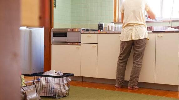 久しぶりに帰った実家で絶句…〈年金月12万円・85歳母〉の暮らしを物語る“思いもよらぬ光景”に52歳娘が涙