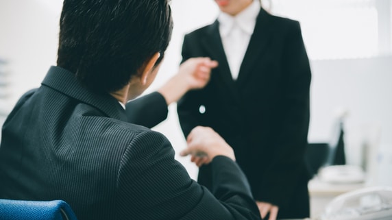 「能力不足で解雇です」…セクハラ・パワハラを人事に相談した女性社員、社長からの“報復”でクビに。裁判で報復し返す具体的な方法【弁護士が解説】
