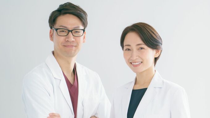 世帯年収4,000万円の超絶パワーカップルでも悲惨な老後…〈60代医師夫婦〉年金40万円・貯金2億円も、消費者金融で「お金を貸してください」のワケ【CFPの助言】