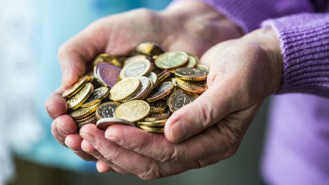 年金14万円の父「このままだと…」母と息子が絶望した介護額