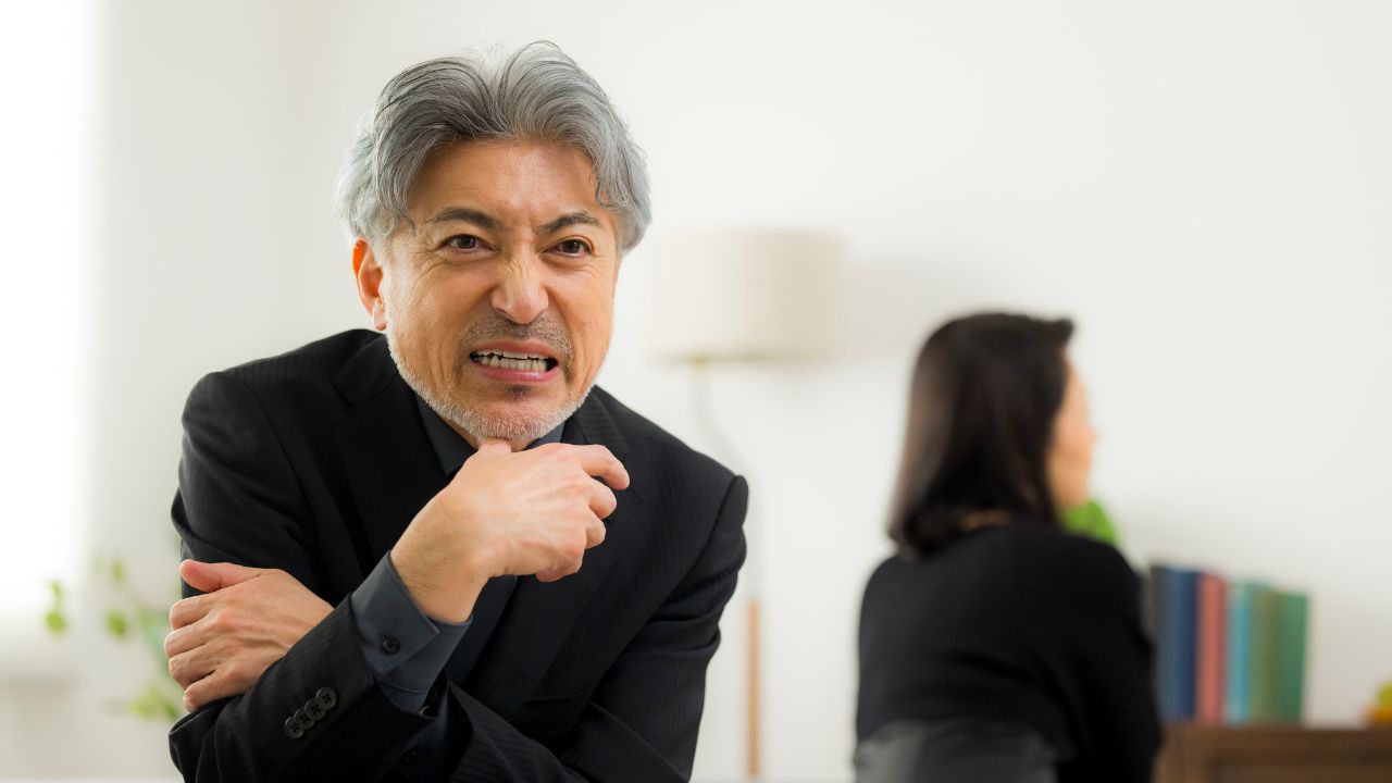 俺の退職金は1円も渡さない！「年収1,020万円」も「小遣い月3万円」、大企業管理職夫の逆襲。定年間際に下した大決断