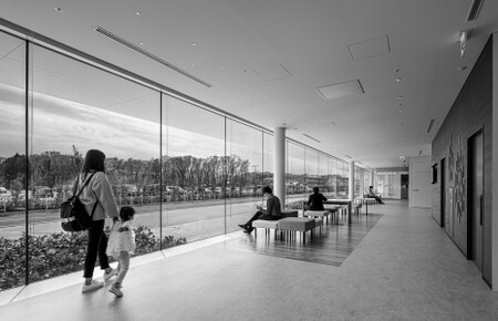 《相模原協同病院》アウトフレームを日よけに活用