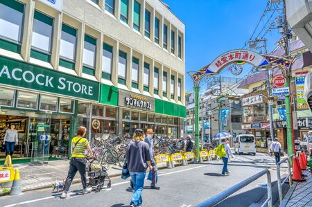（世田谷区・経堂駅前／PIXTA）