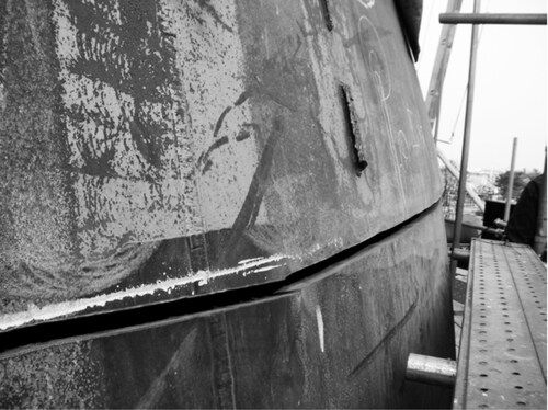 上下に切断した状態。この後、上半分をクレーンで持ち上げる