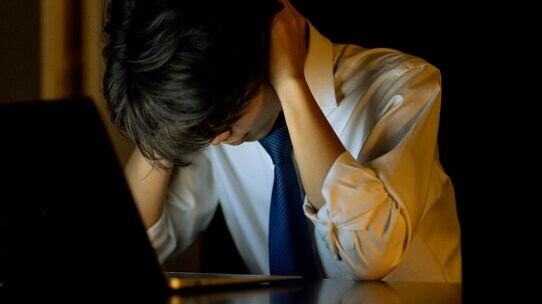 「人の何倍も努力してやっと人並み」…真面目さが招いた“危険な労働”【精神分析】