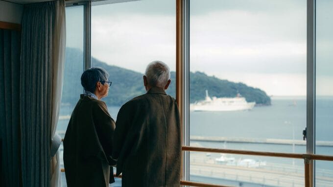 「夫婦二人なら十分でした」〈年金月26万円・72歳夫婦〉海辺への住み替えで娘が驚いた生活ぶり
