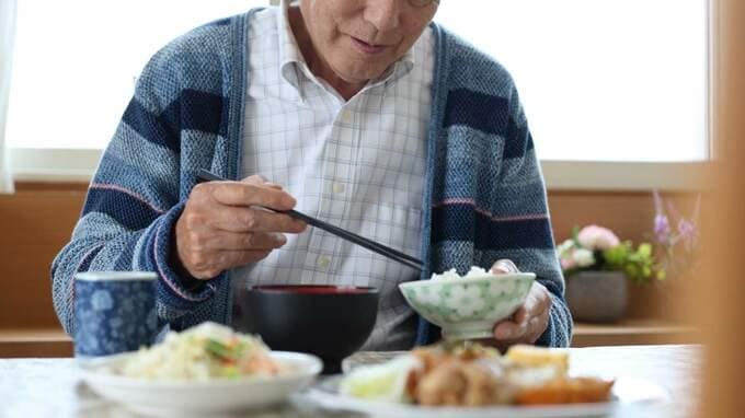 「親子だからって限界がある」息子から届いた一文…70代夫婦、〈築40年の公営住宅〉で思い知った“寂しい老後”