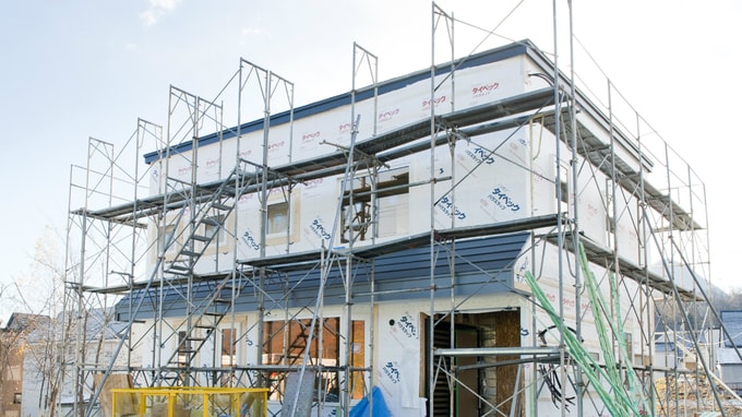 建築途中のアパートを引き継いだ場合の相続税評価額は？