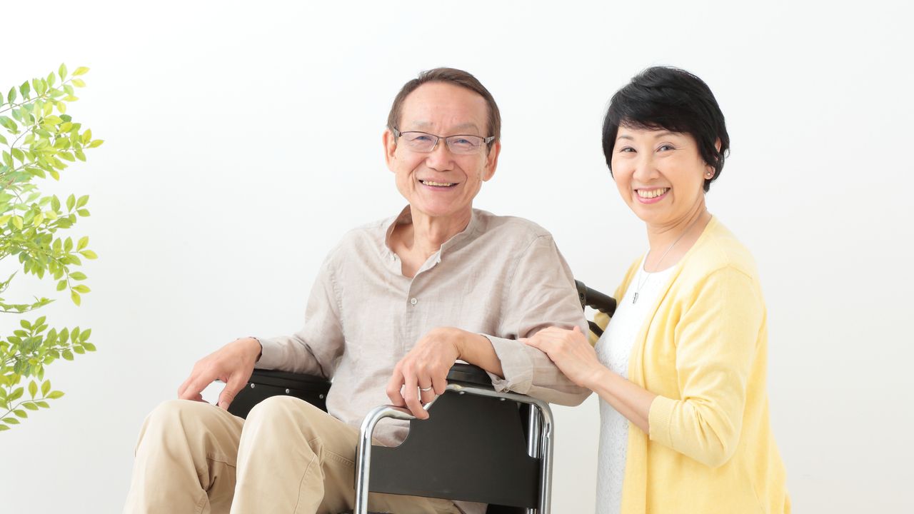 騙された!? 〈年金月12万円〉75歳父、半年待ちで「特養入居」。50歳長女、ホッとひと息もつかの間、8ヵ月後の退去勧告に絶句