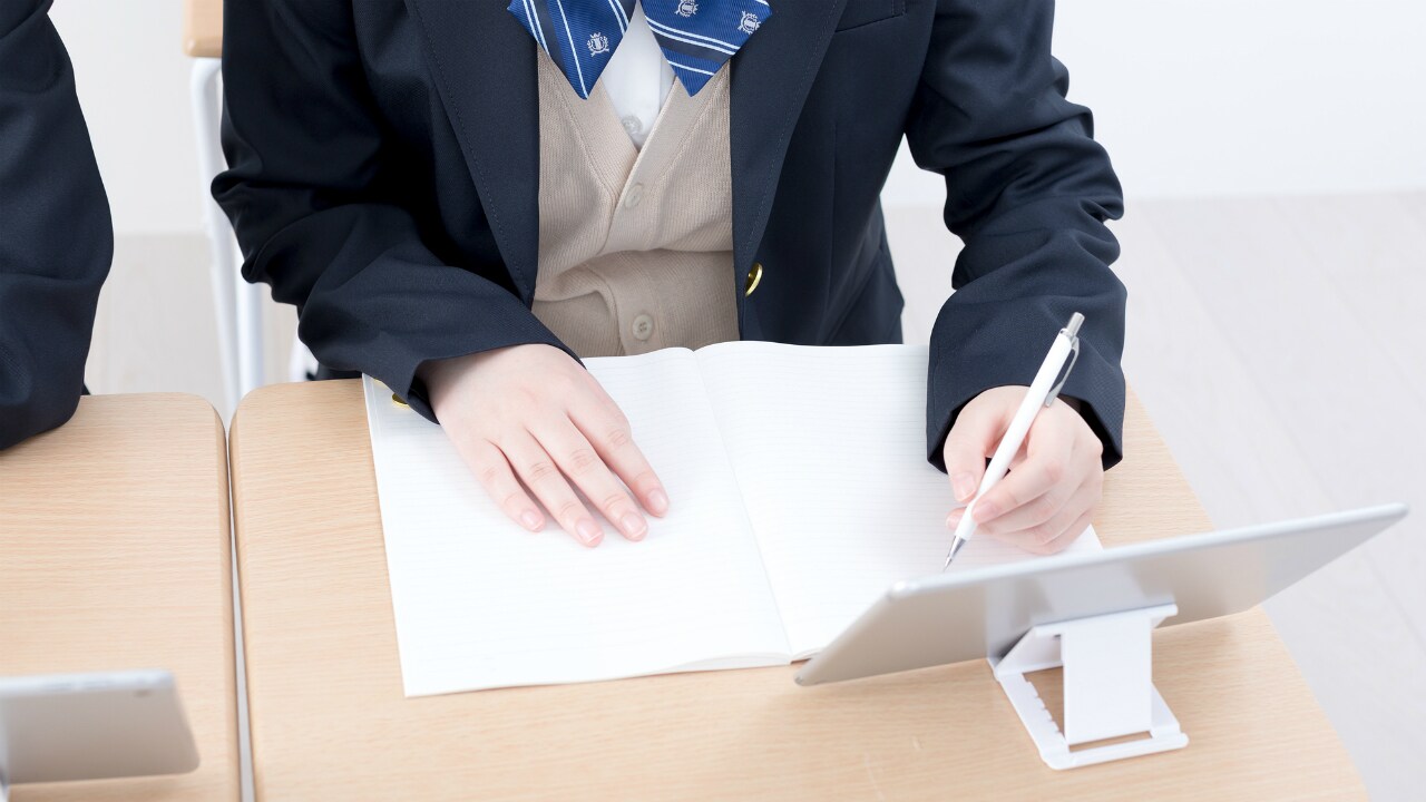 村社会の慣習残る日本…「学歴で人を判断」から抜け出せない