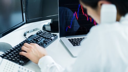 オーバーな表現で消費者を煽り、商品を買わせることだけを考える業者が多い。