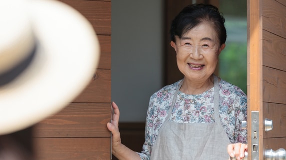 祖父の代から受け継いだ土地も愛娘に…直後に発覚した「7センチの壁」問題で60代女性の〈穏やかな老後〉が一変したワケ【相続の専門家が解説】