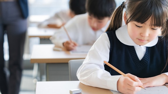 「正直、どうやってこれ以上、接していけば良いのか分からない」「日本語が十分に理解できない児童が…」文京区名門“公立”小学校教師の本音、現場で起きている異常事態