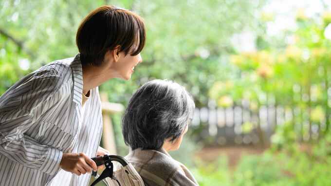 手取り16万円「就職氷河期世代」の親の介護…「老人ホーム」か「在宅介護」か、いずれも厳しい現実