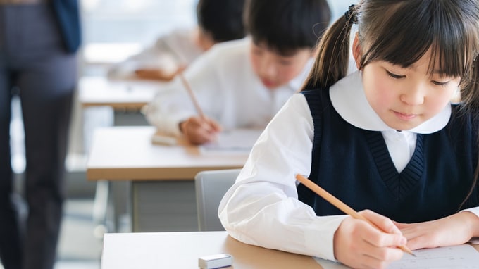 「正直、どうやってこれ以上、接していけば良いのか分からない」「日本語が十分に理解できない児童が…」文京区名門“公立”小学校教師の本音、現場で起きている異常事態