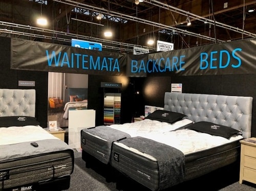 ［写真4］リクライニング機能つき高反発マットレスのベッド