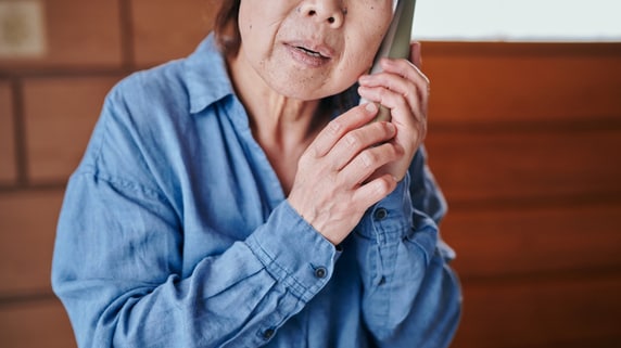 ありがとう、数年ぶりに美容院に行けた…電話口で泣く70代母。50代長女、なけなしのパート代「5万円」を送り続けたが、偶然知った「まさかの使い道」に激高