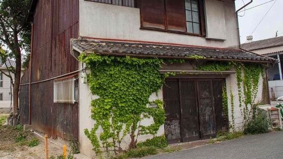 移住からわずか8ヵ月後…〈年金月18万円・退職金1,400万円〉70歳夫婦の家を訪れた娘が凍りついた〈思いもよらぬ光景〉